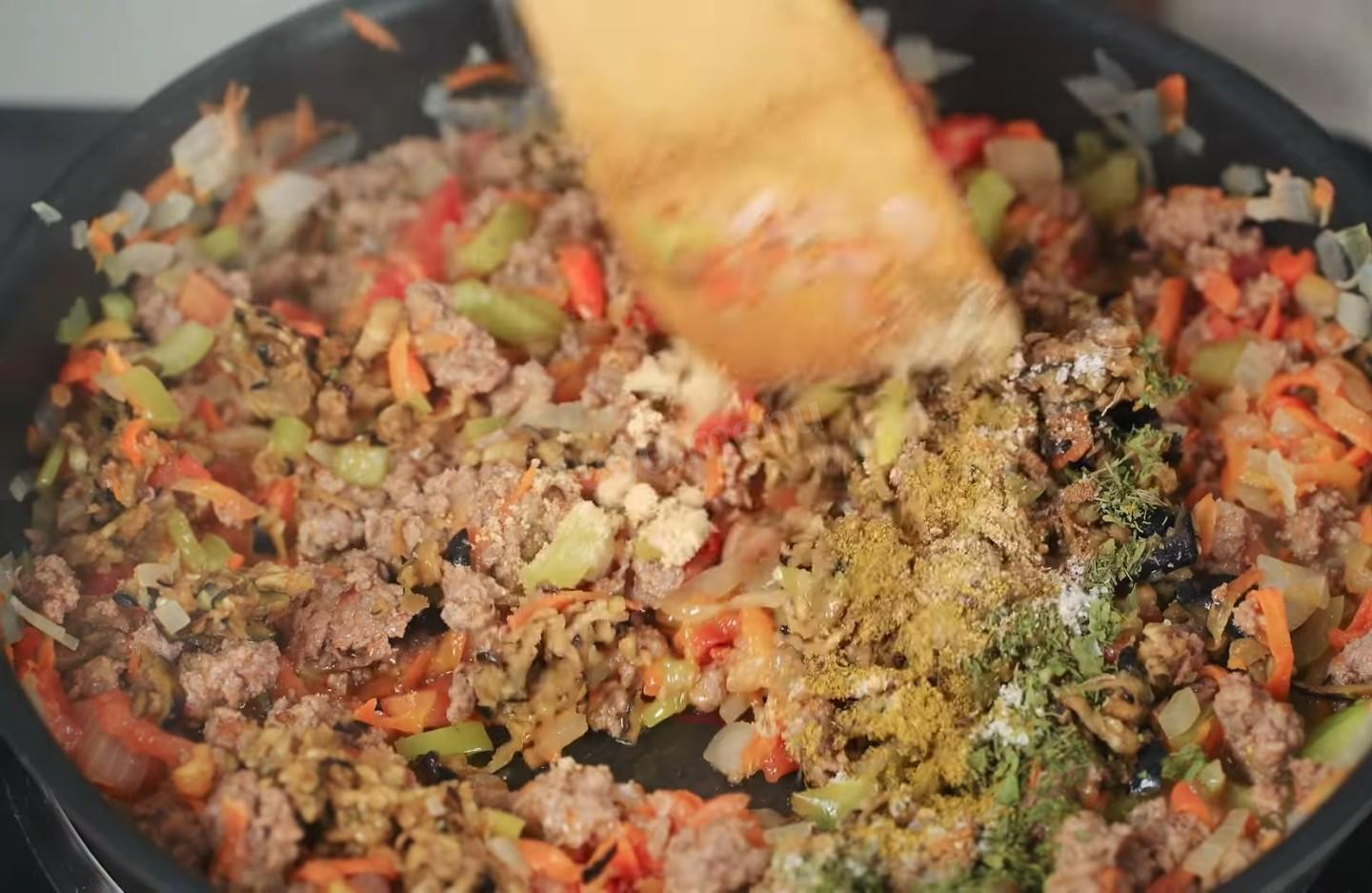 Шаг 13 приготовления Вареники с начинкой из мясного фарша с овощами
