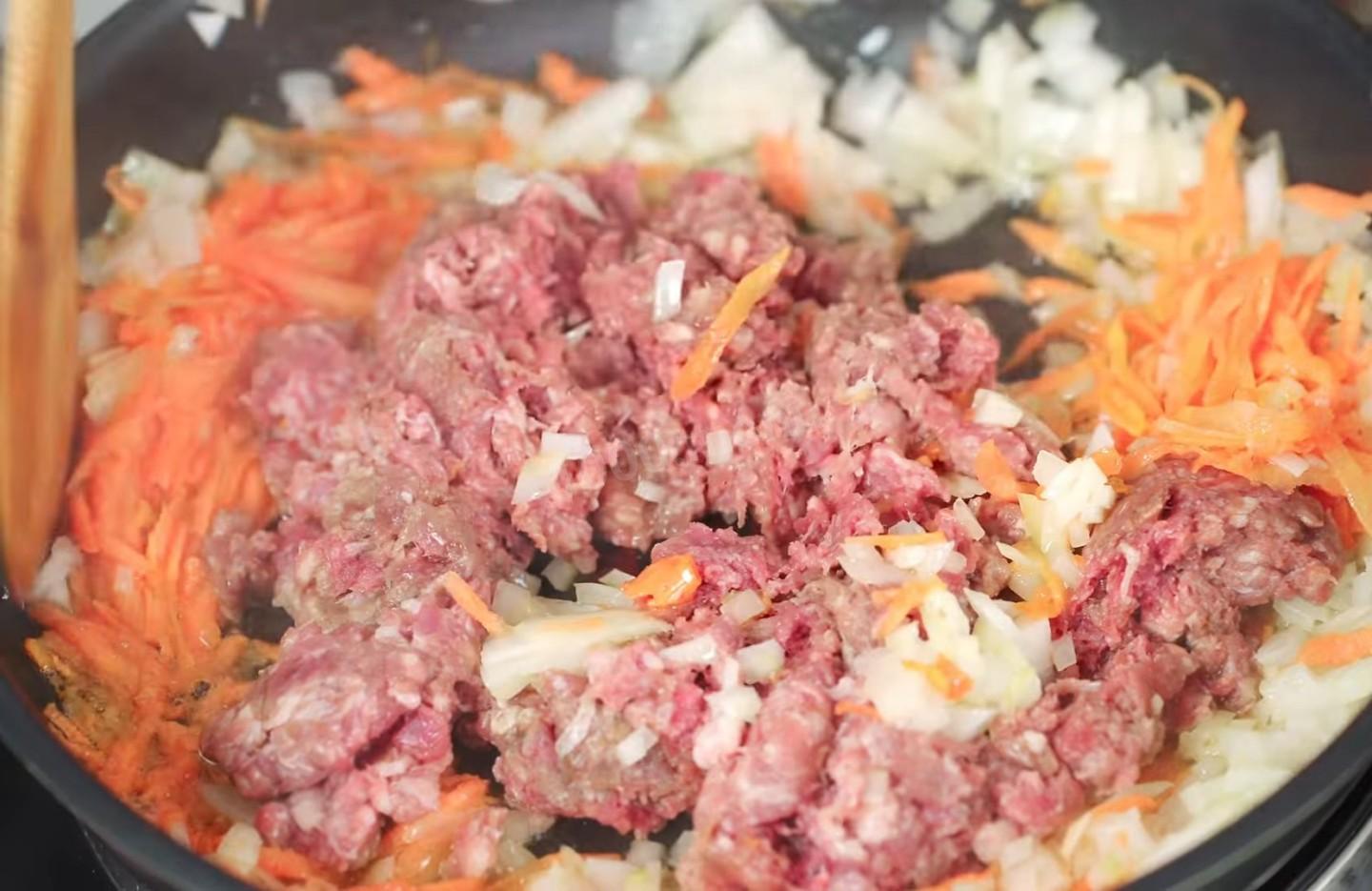 Шаг 9 приготовления Вареники с начинкой из мясного фарша с овощами