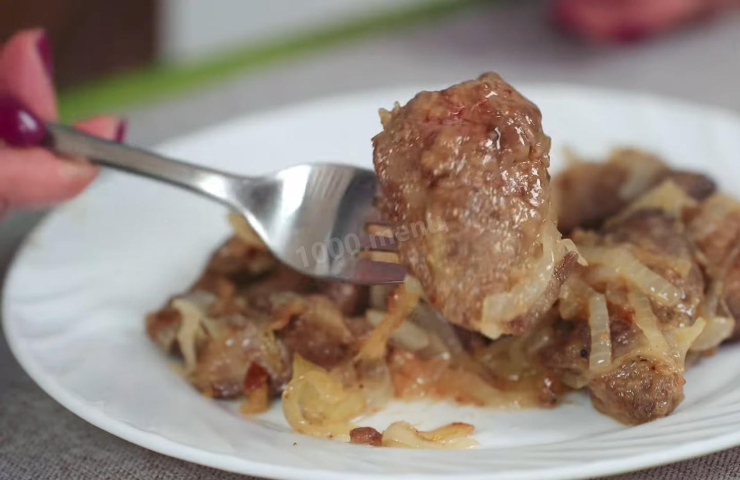 Шаг 10 приготовления Жареная куриная печень с луком на сковороде