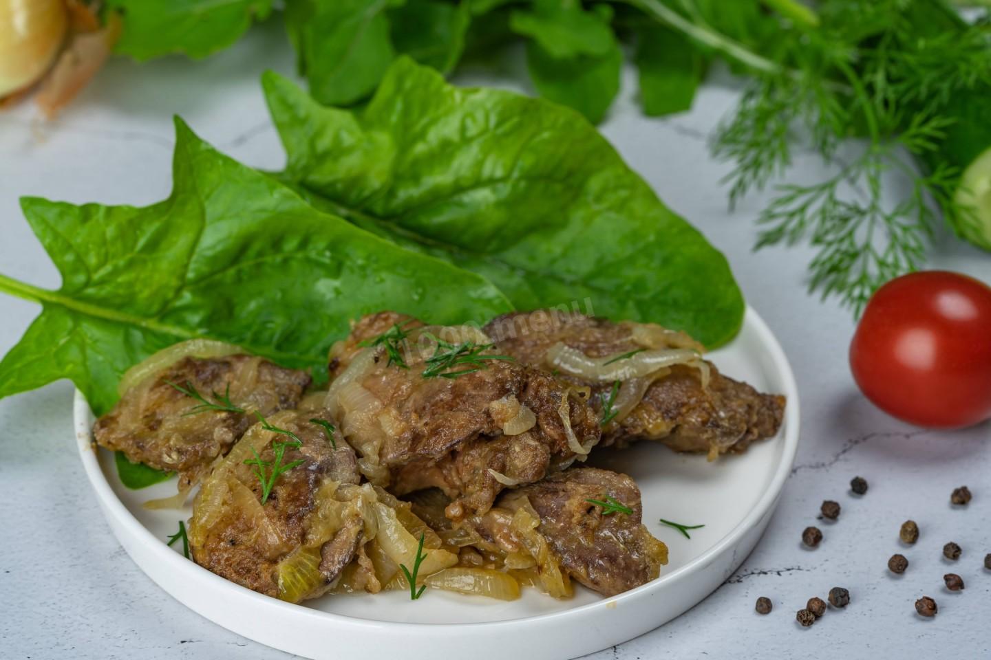 Шаг 11 приготовления Жареная куриная печень с луком на сковороде