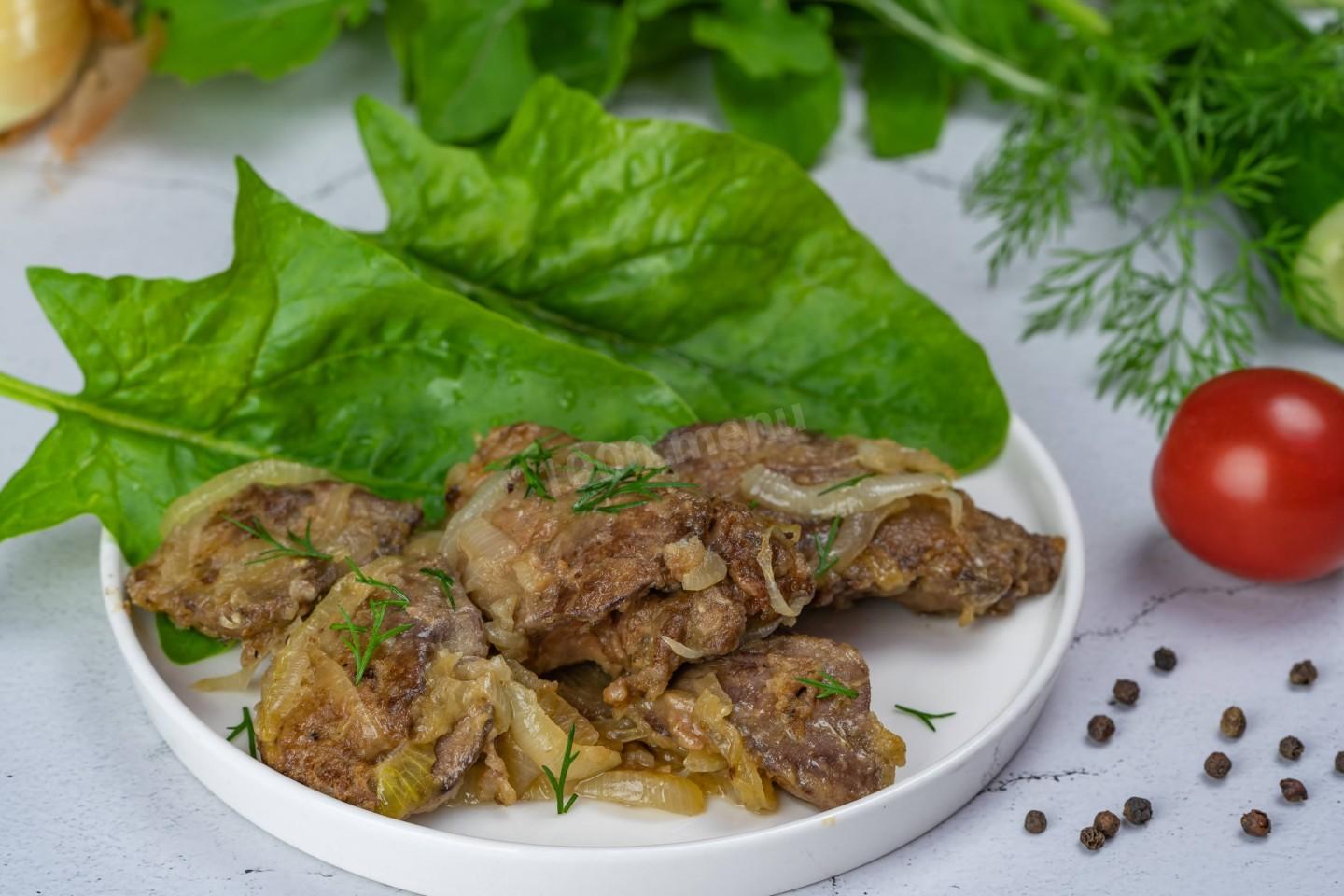 Обложка рецепта Жареная куриная печень с луком на сковороде