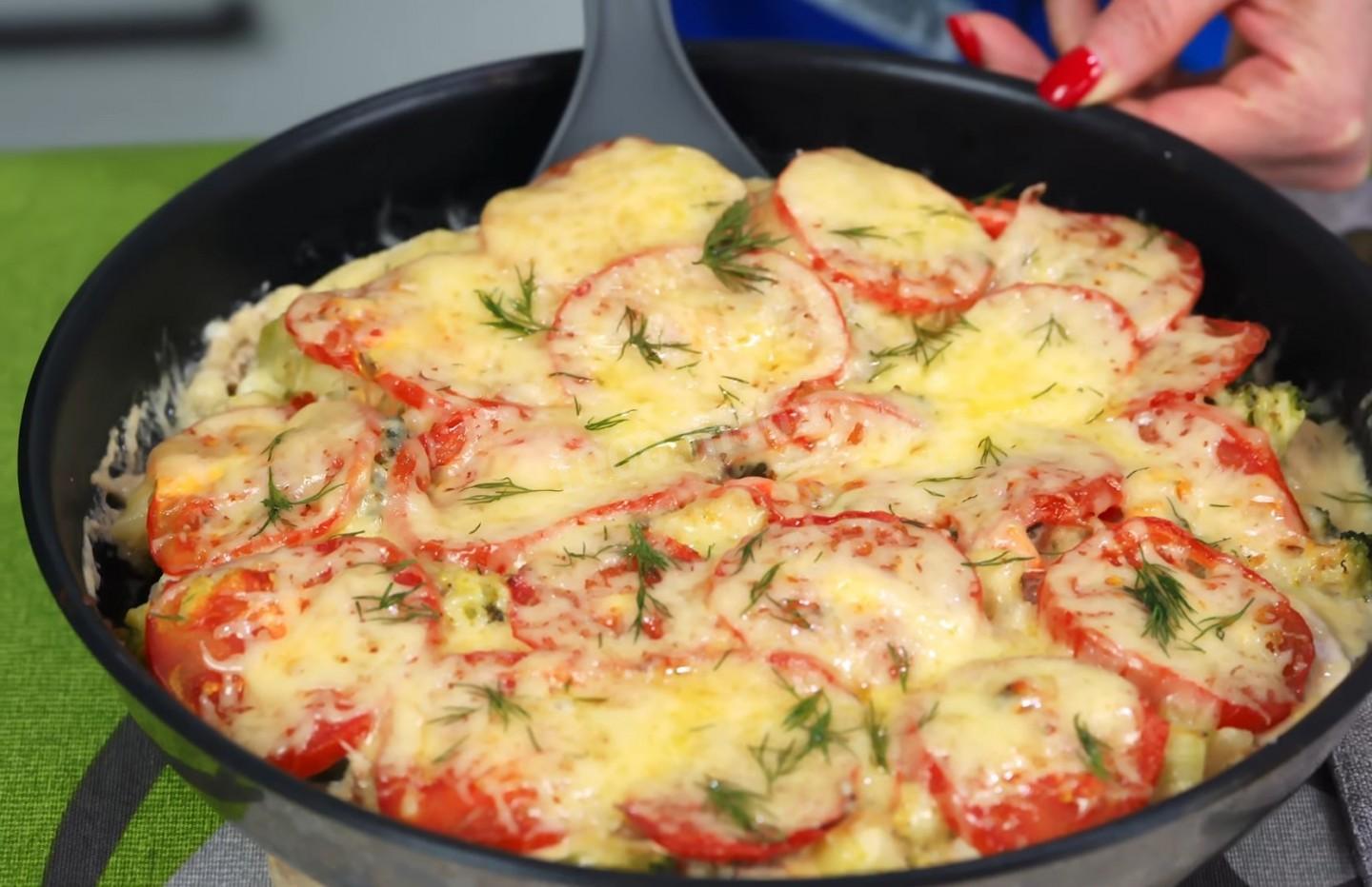 Шаг 13 приготовления Куриное филе запеченное с замороженными овощами и сыром