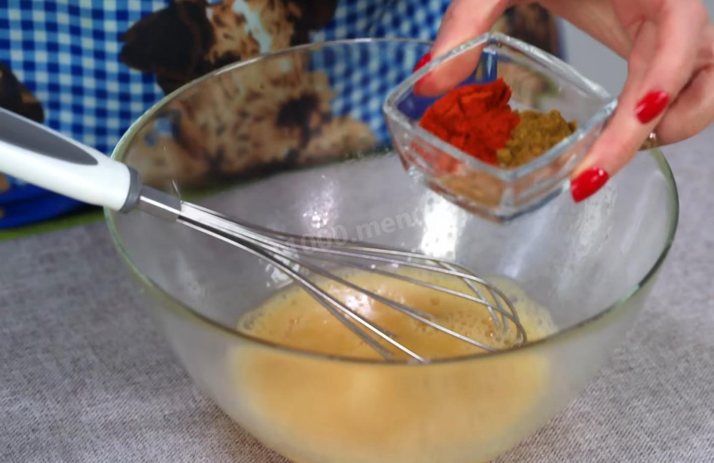 Шаг 4 приготовления Куриное филе запеченное с замороженными овощами и сыром