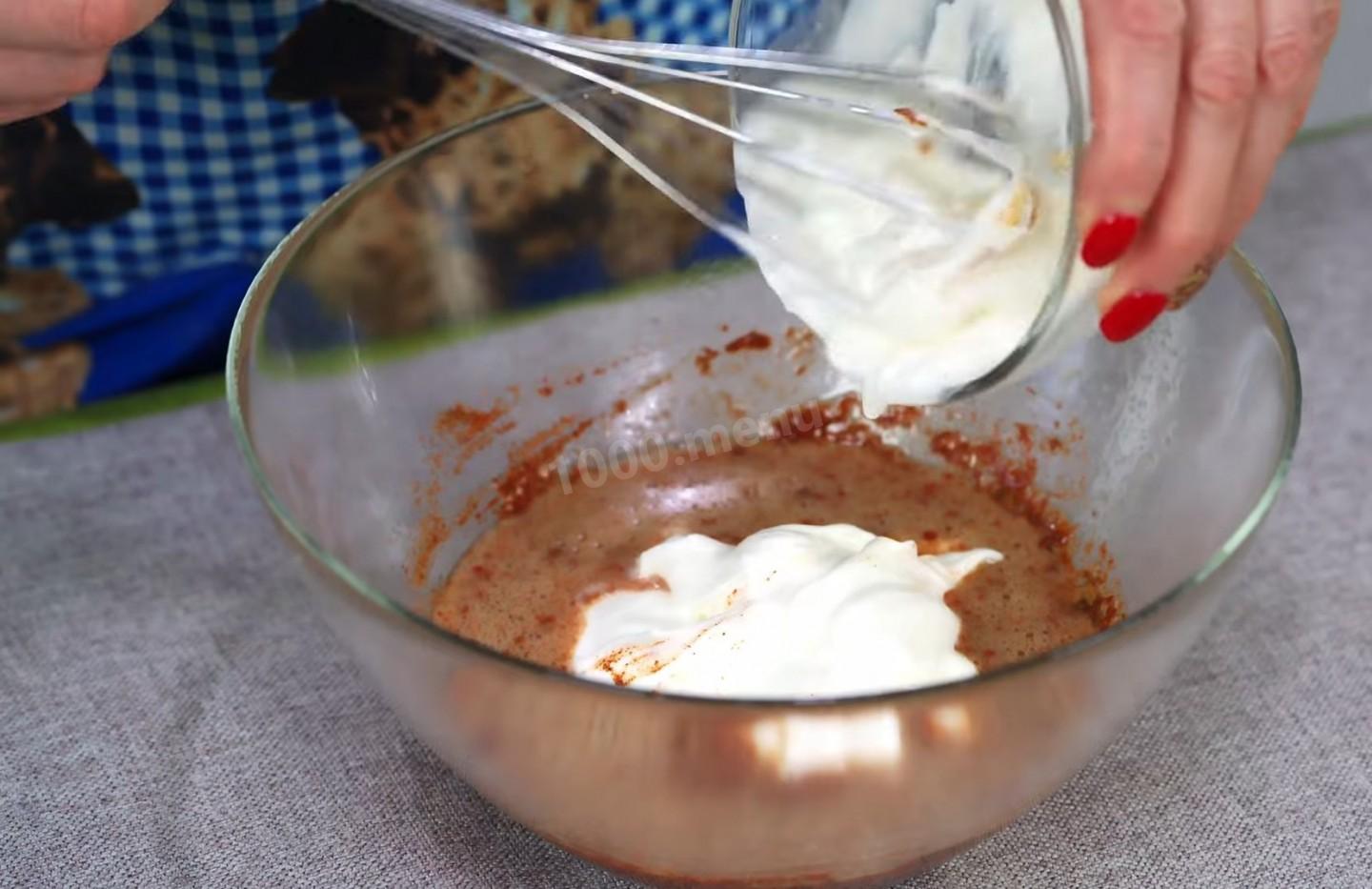 Шаг 5 приготовления Куриное филе запеченное с замороженными овощами и сыром