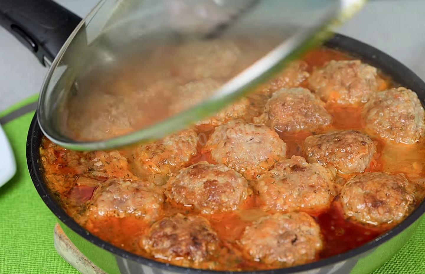 Шаг 10 приготовления Фрикадельки из мясного фарша с рисом в томатном соусе