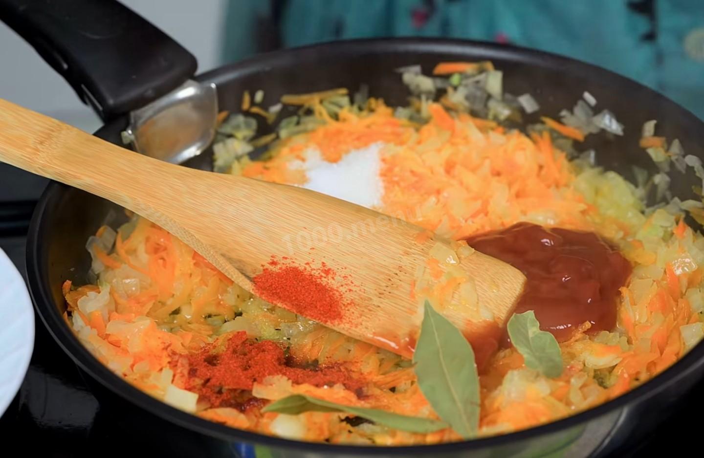 Шаг 5 приготовления Фрикадельки из мясного фарша с рисом в томатном соусе