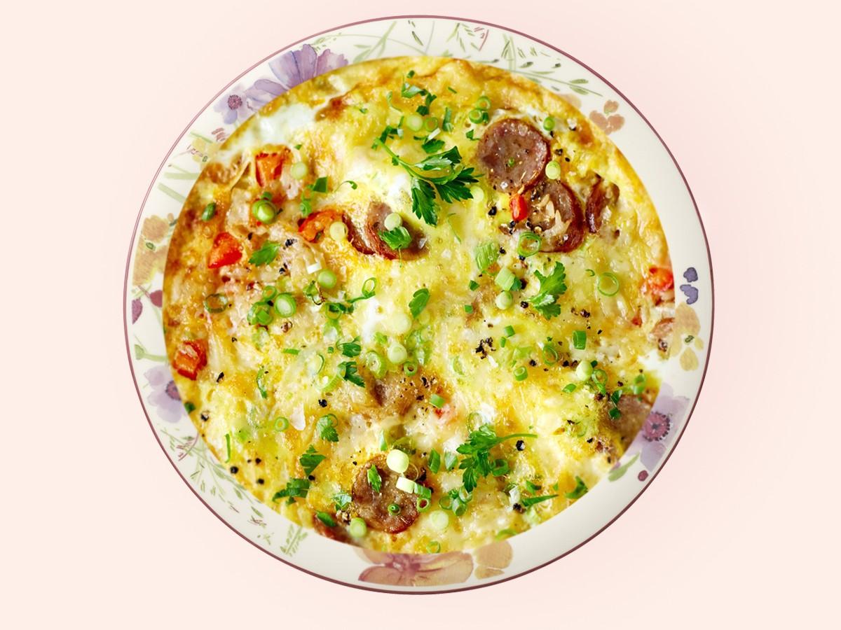 Обложка рецепта Омлет как в детском саду  с сосисками и зеленью