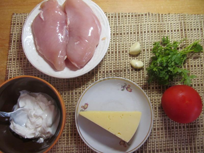 Шаг 1 приготовления Отбивные из куриных грудок с помидорами и сыром в духовке