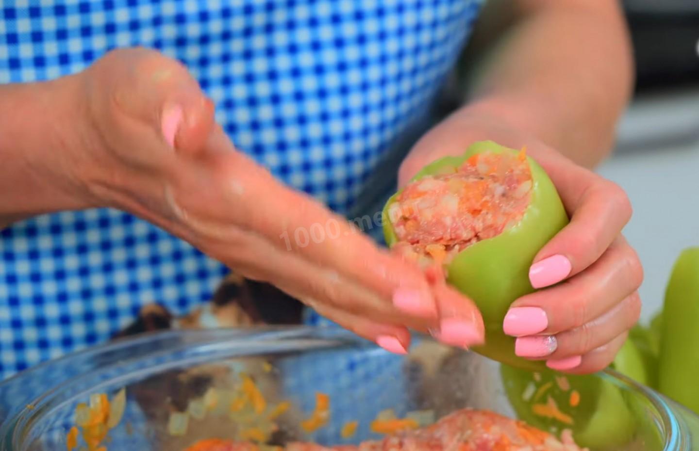 Шаг 10 приготовления Фаршированный мясным фаршем и рисом болгарский перец