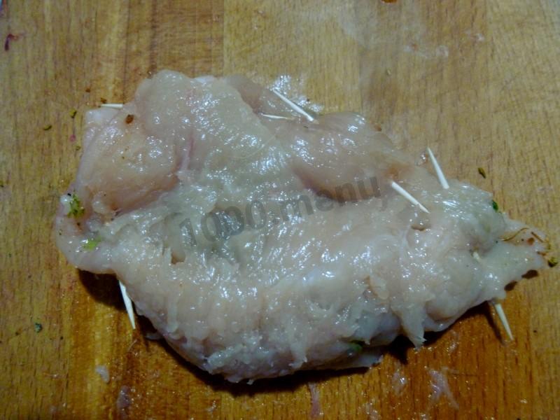 Шаг 6 приготовления Куриная грудка в укропном соусе с сыром внутри на сковороде