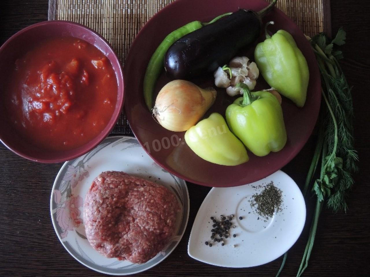 Шаг 1 приготовления Баклажаны с овощами и говяжьим фаршем в духовке