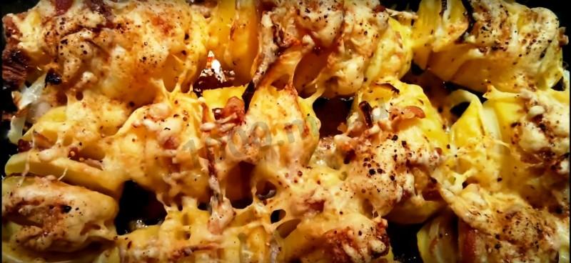 Обложка рецепта Картофель с мягким сыром и беконом запеченный в духовке