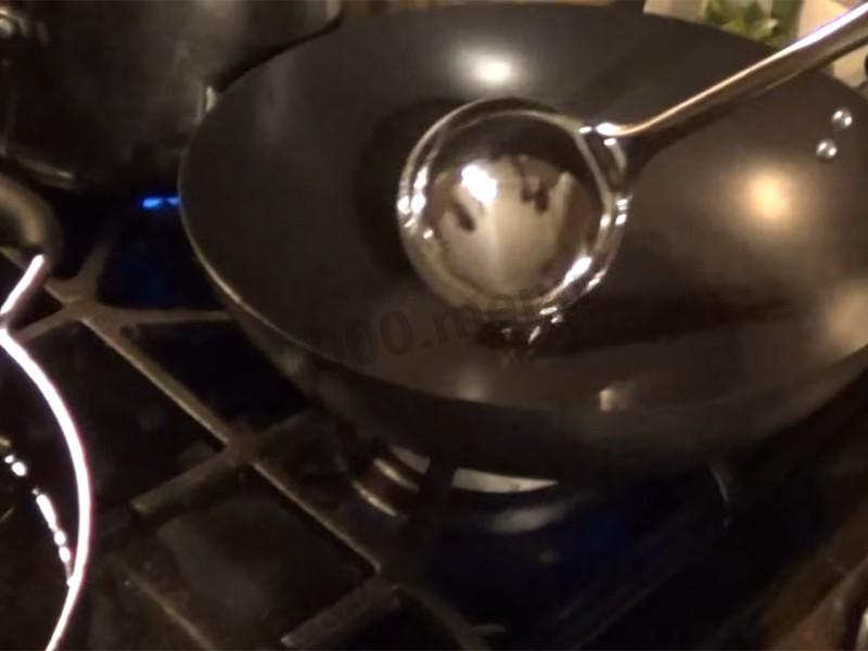 Шаг 6 приготовления Вок с овощами и грибами