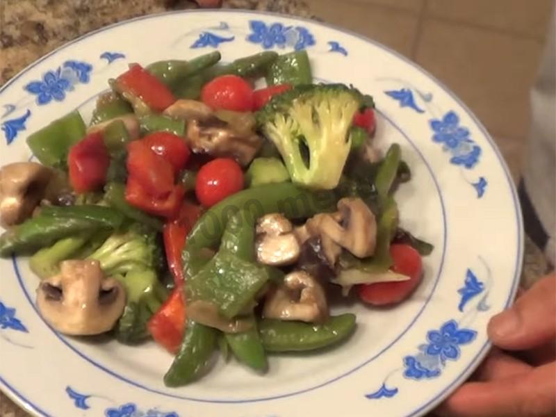 Обложка рецепта Вок с овощами и грибами