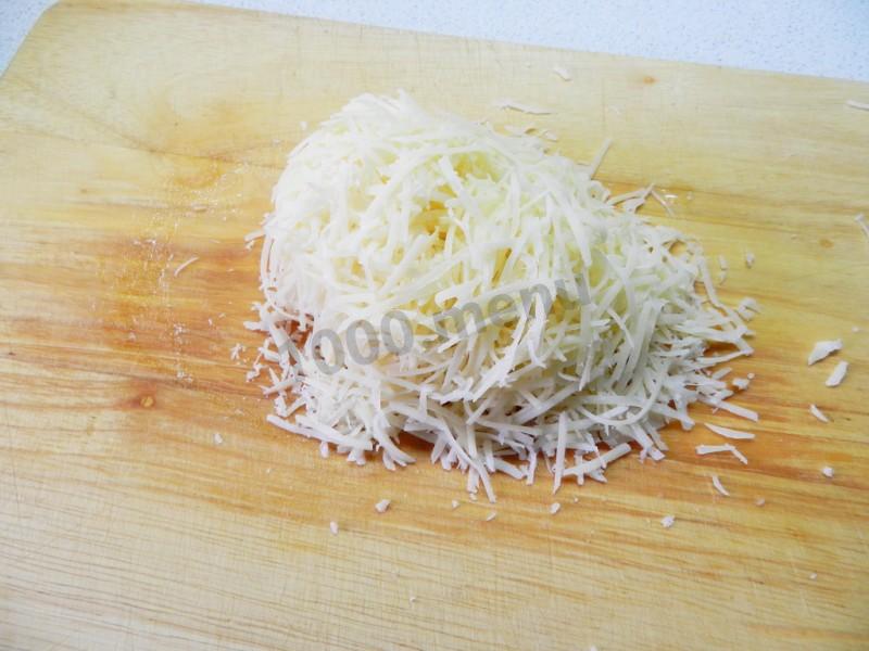 Шаг 3 приготовления Запеченная картошка с чесноком, сливочным маслом и укропом в духовке