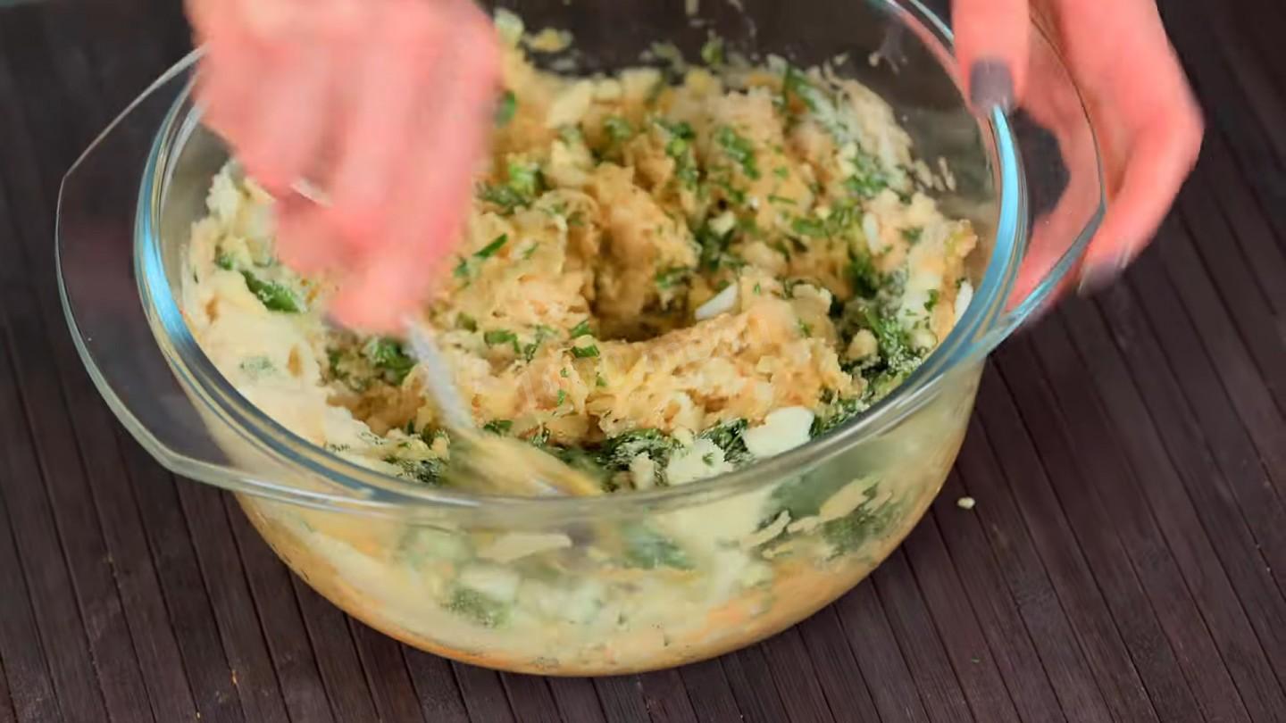 Шаг 13 приготовления Пикантные котлеты из капусты с манной крупой