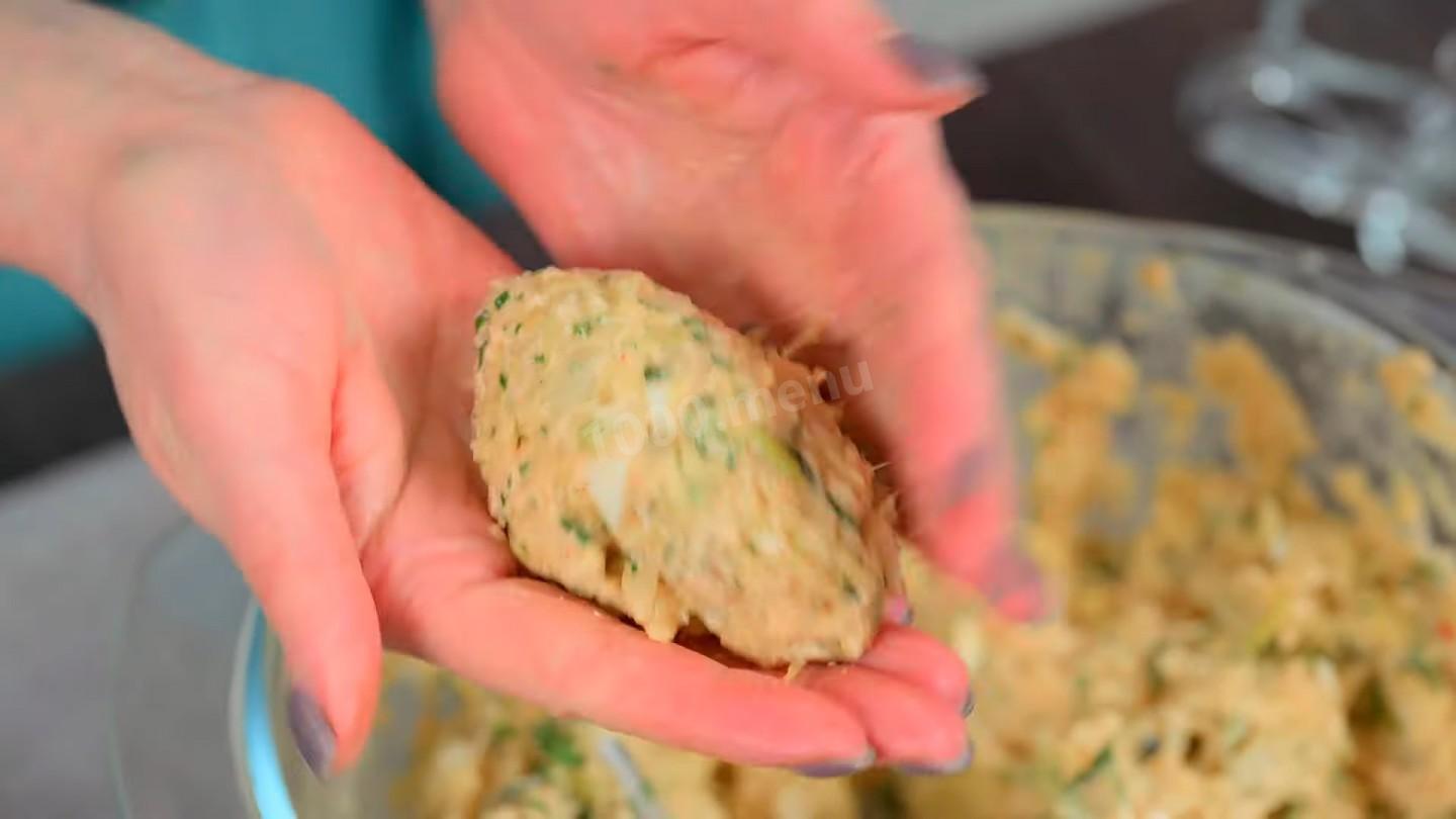 Шаг 14 приготовления Пикантные котлеты из капусты с манной крупой