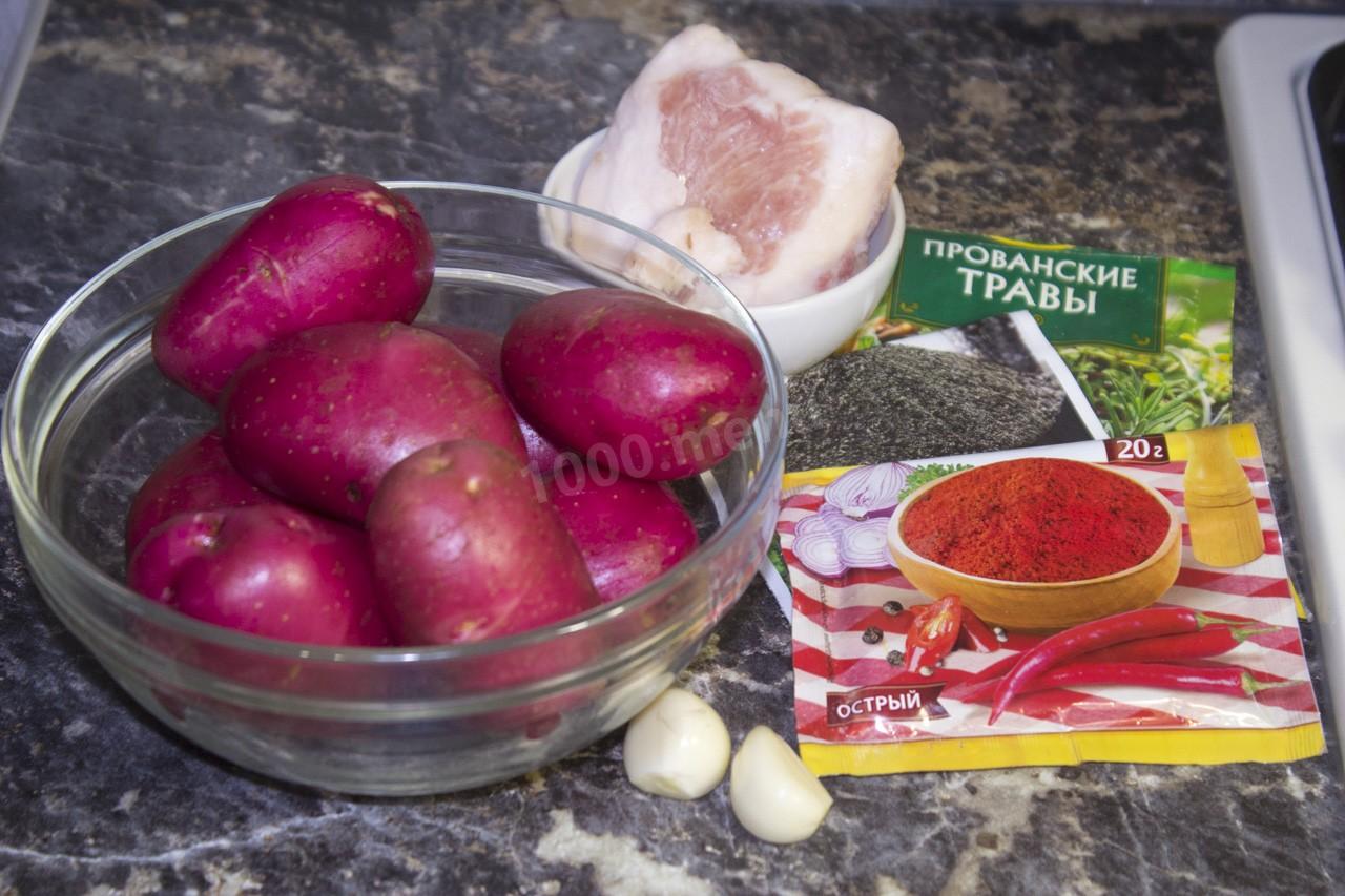 Шаг 1 приготовления Картошка на сале с чесноком и мукой