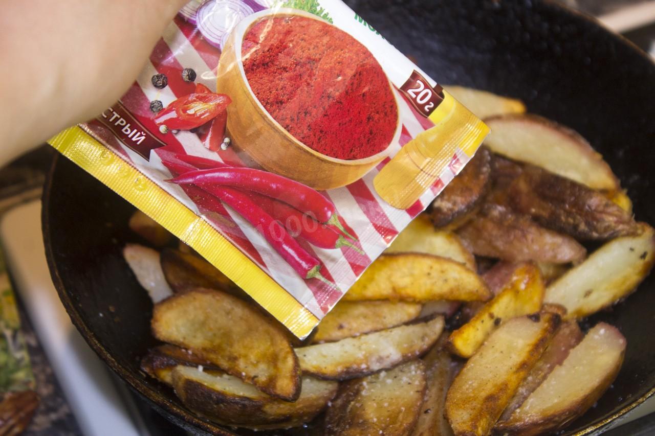 Шаг 11 приготовления Картошка на сале с чесноком и мукой