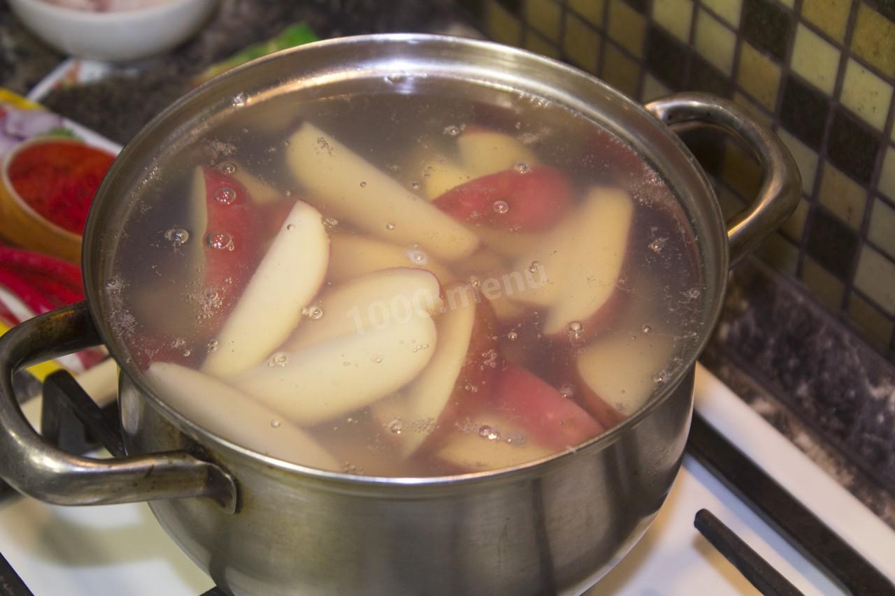 Шаг 3 приготовления Картошка на сале с чесноком и мукой