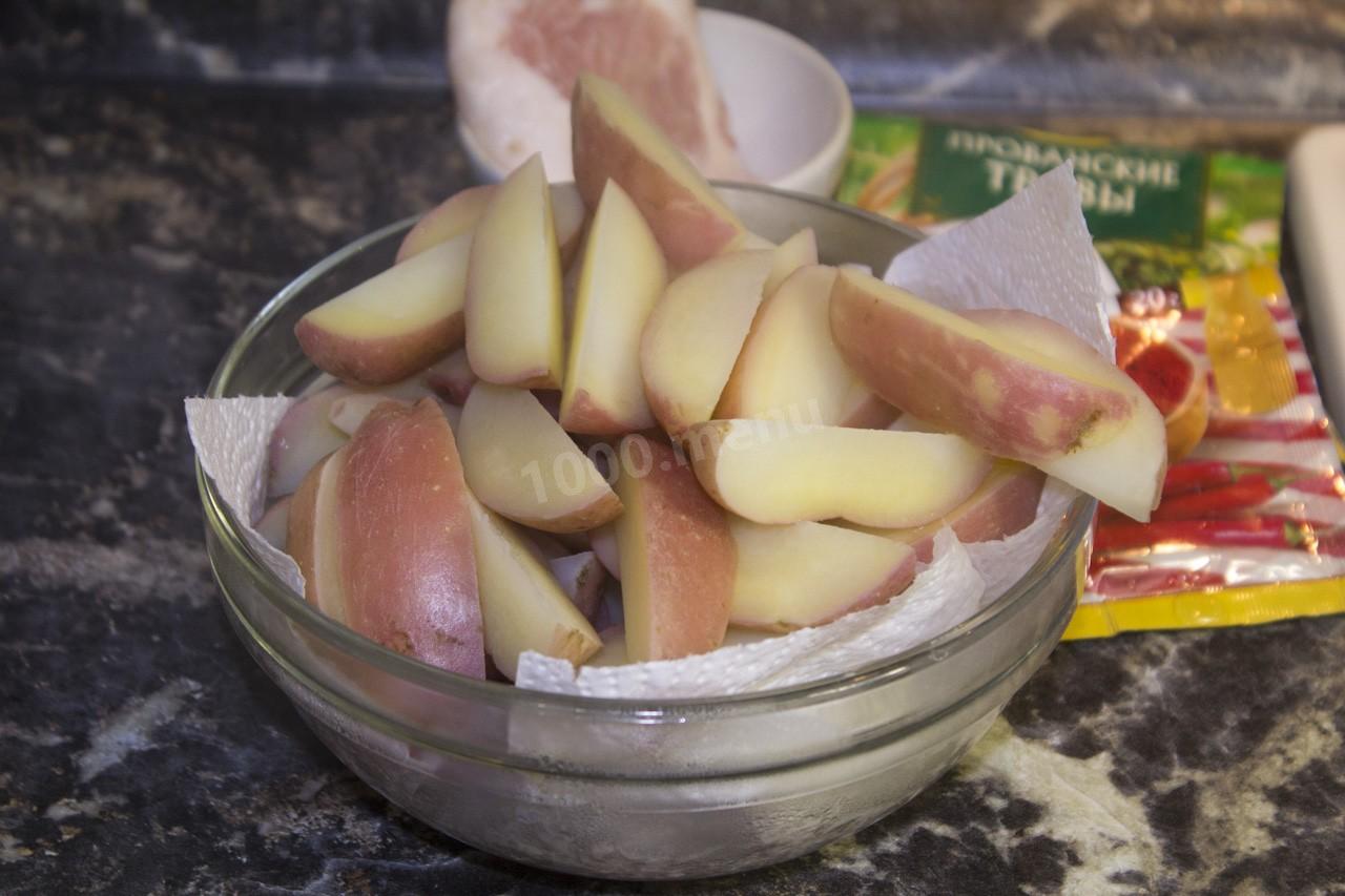 Шаг 4 приготовления Картошка на сале с чесноком и мукой