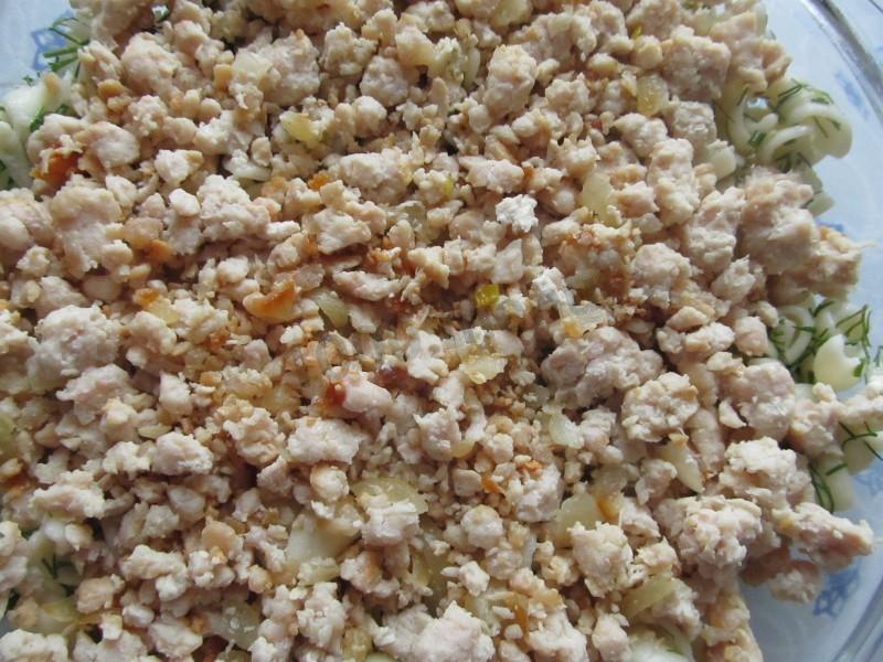 Шаг 6 приготовления Лапшевник с мясом и сыром