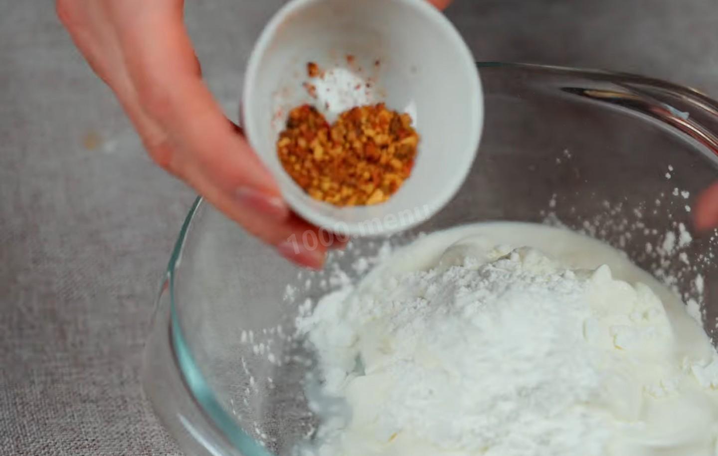 Шаг 12 приготовления Луковый пирог с куриными яйцами и сыром