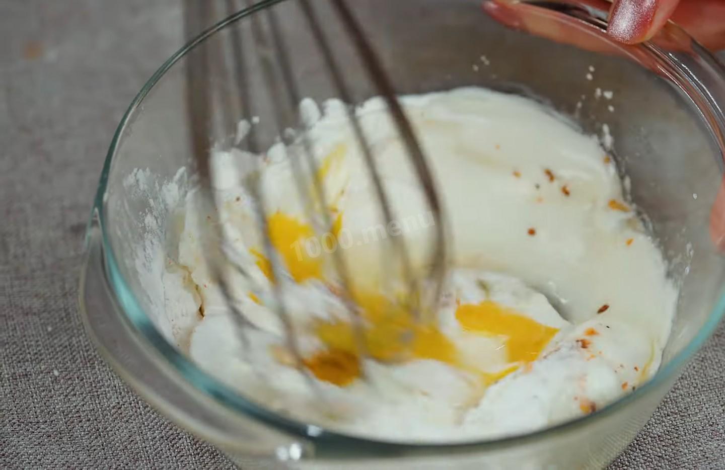 Шаг 13 приготовления Луковый пирог с куриными яйцами и сыром