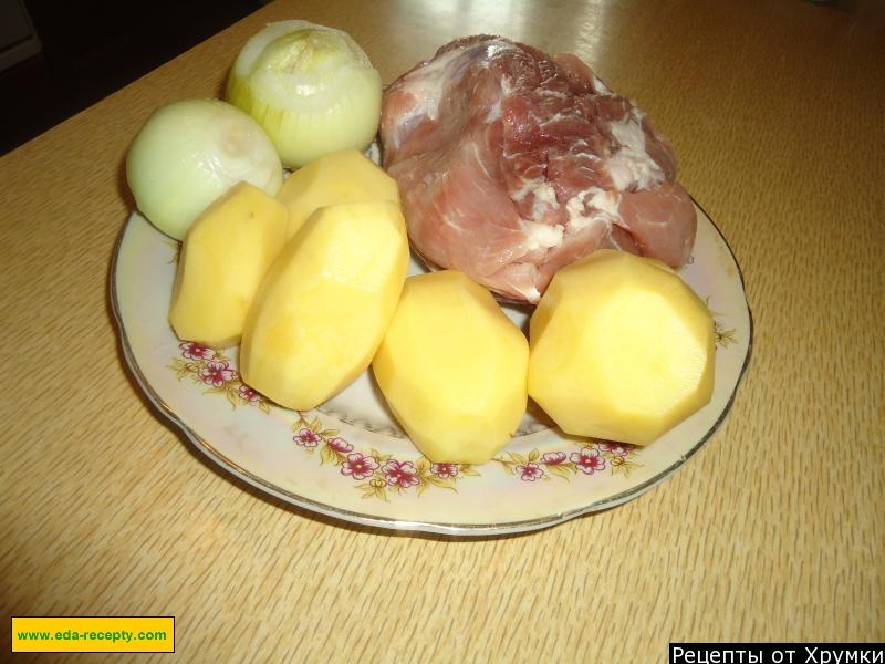Шаг 1 приготовления Свинина по-французски с картофелем шампиньонами луком