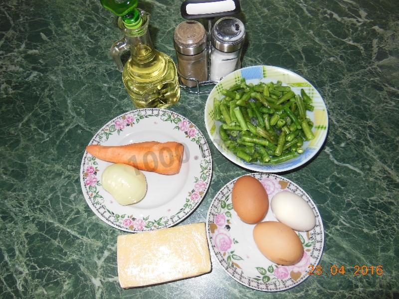 Шаг 1 приготовления Стручковая фасоль с яйцами сыром морковью