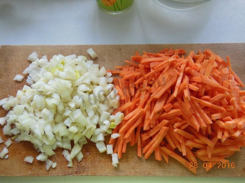 Шаг 2 приготовления Стручковая фасоль с яйцами сыром морковью