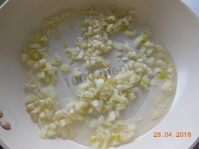 Шаг 3 приготовления Стручковая фасоль с яйцами сыром морковью