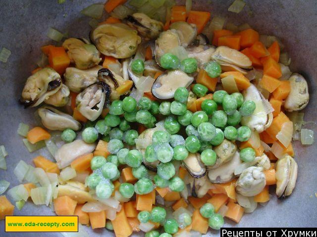Шаг 5 приготовления Плов с морепродуктами мидиями