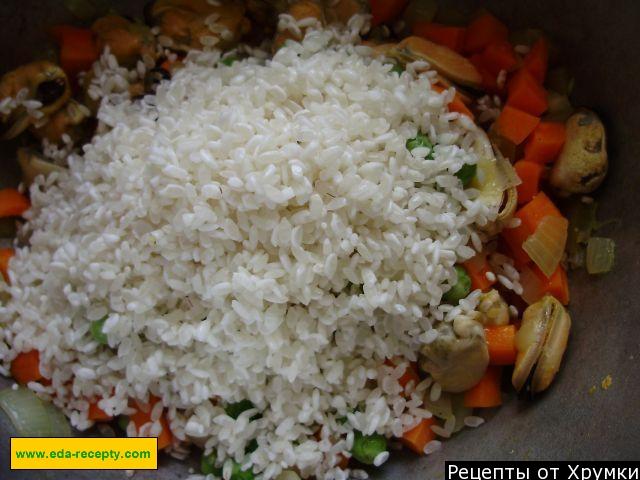 Шаг 7 приготовления Плов с морепродуктами мидиями