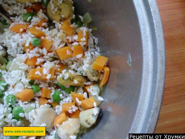 Шаг 8 приготовления Плов с морепродуктами мидиями