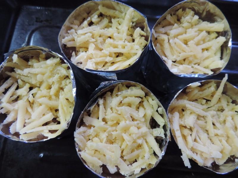 Шаг 8 приготовления Куриные маффины с гречкой и грибами