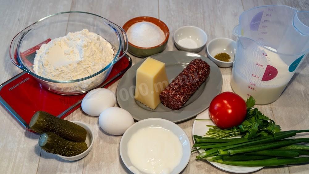 Шаг 1 приготовления Быстрая пицца а-ля оладьи на кефире в сковороде