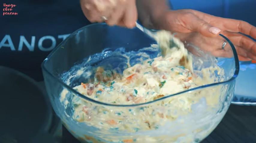Шаг 20 приготовления Быстрая пицца а-ля оладьи на кефире в сковороде
