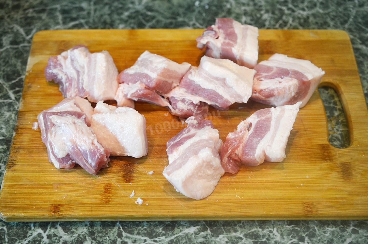 Шаг 2 приготовления Свиной шашлык, маринованный луком и майонезом
