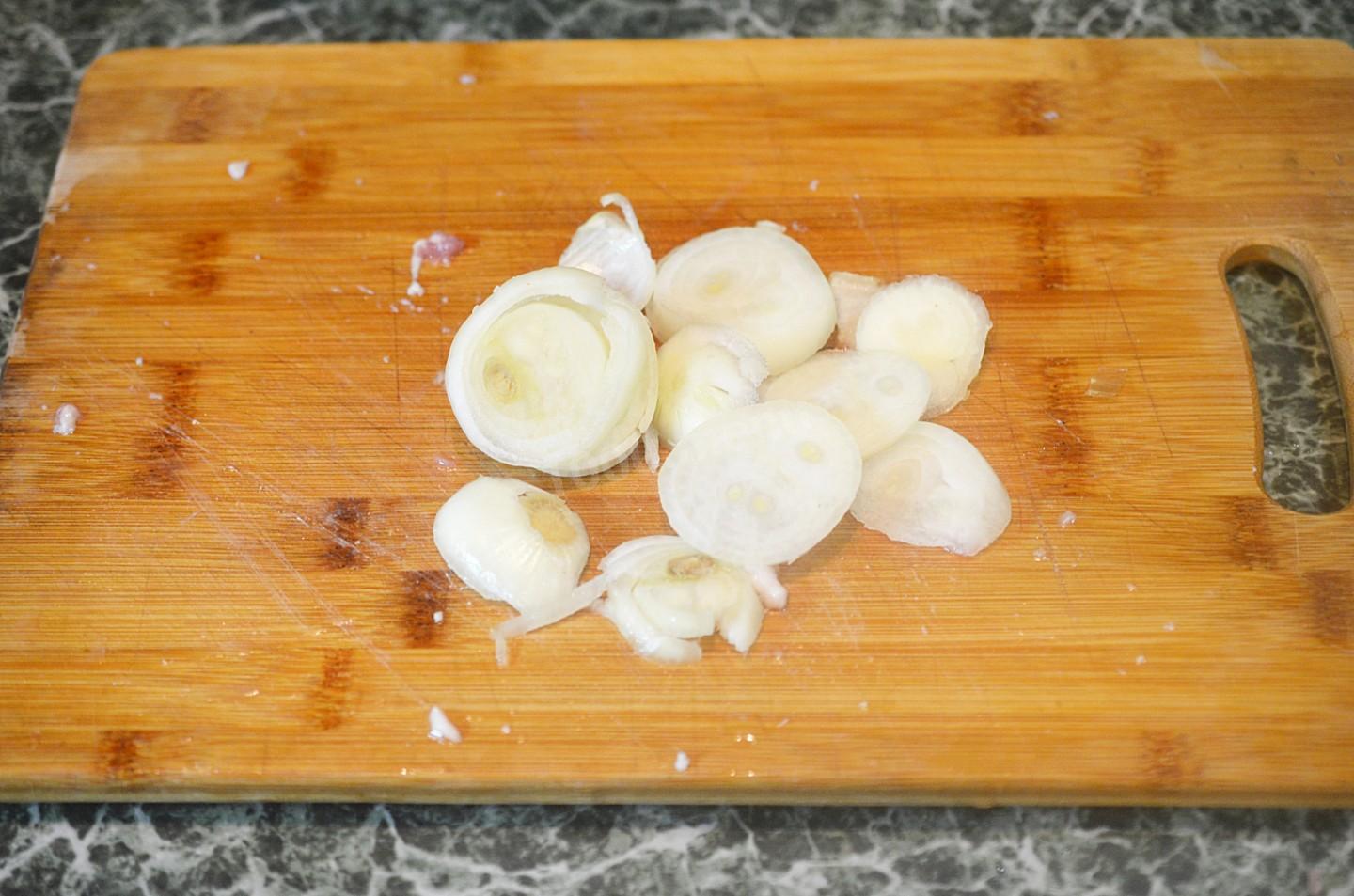 Шаг 3 приготовления Свиной шашлык, маринованный луком и майонезом
