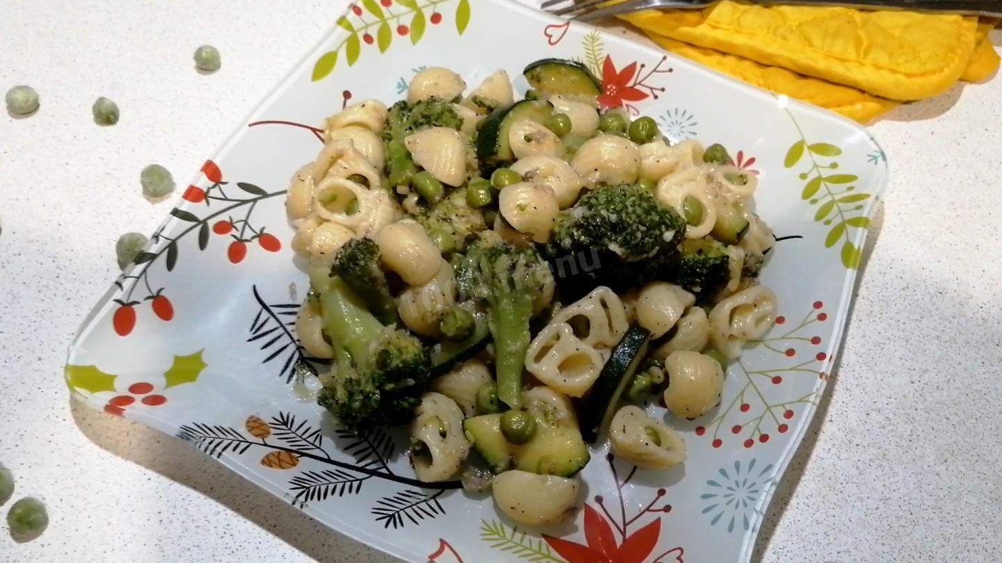 Обложка рецепта Паста с анчоусами и овощами