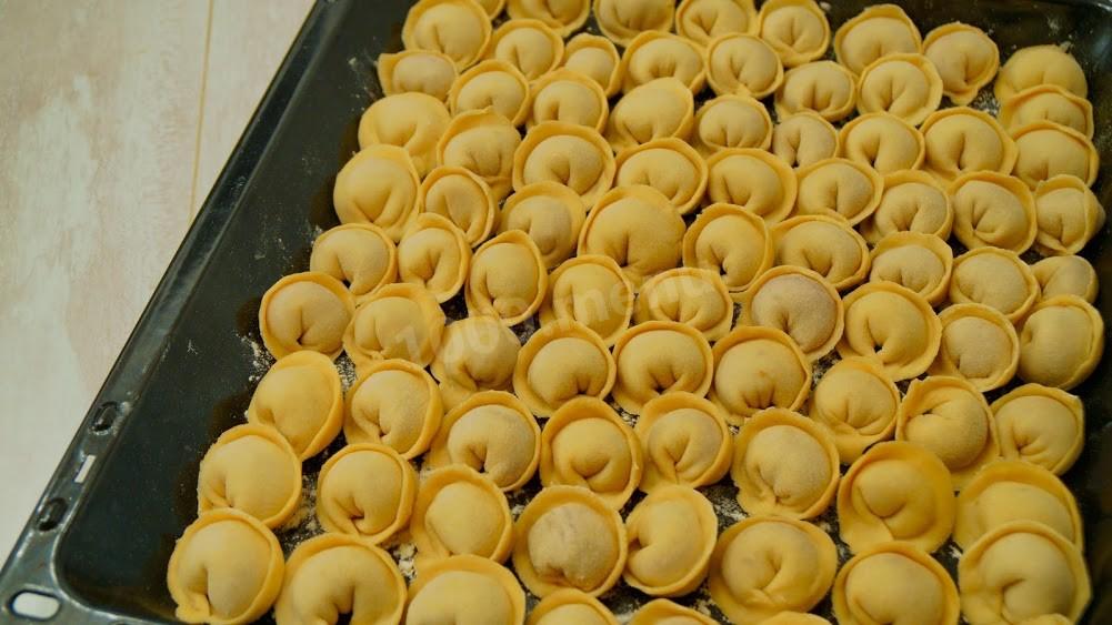 Шаг 14 приготовления Фирменные сибирские пельмени с грибами