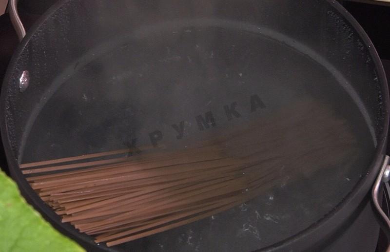 Шаг 2 приготовления Паста из гречки с орехами и специями