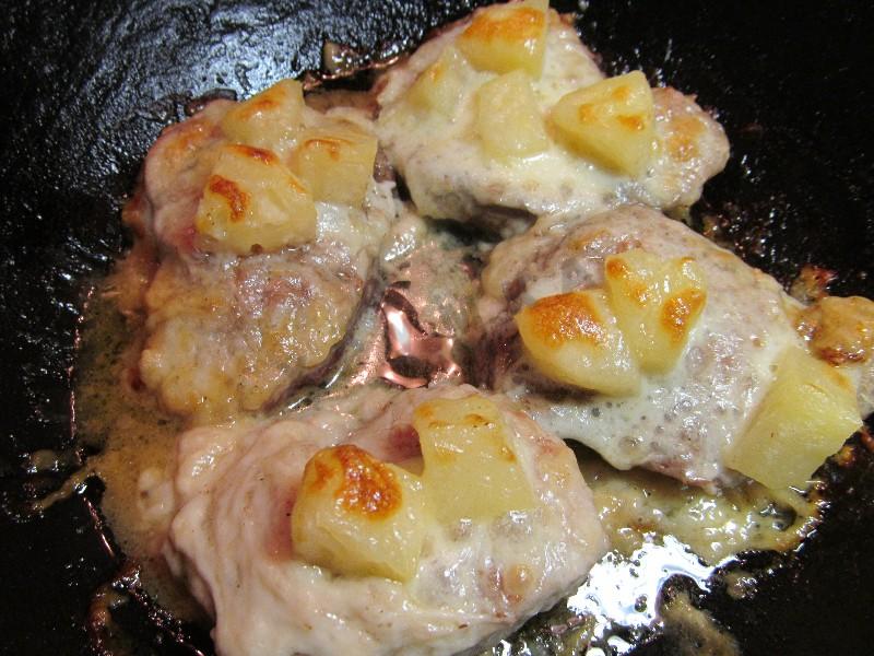 Шаг 5 приготовления Мясные медальоны с ананасами