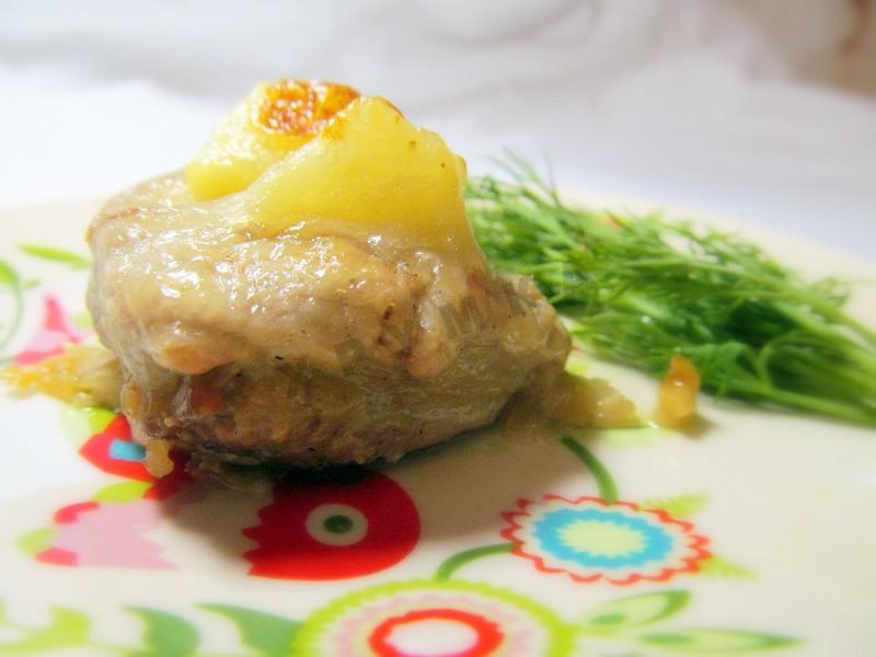 Шаг 6 приготовления Мясные медальоны с ананасами