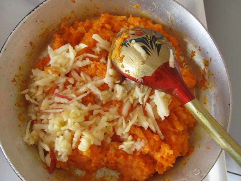 Шаг 6 приготовления Морковно-яблочные котлетки