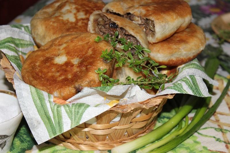 Обложка рецепта Жареные пирожки с баклажанами мясом и грибами