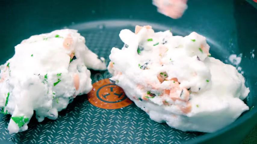 Шаг 9 приготовления Вкуснейшая яичница с сыром на завтрак