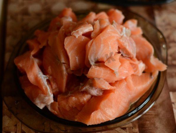 Шаг 1 приготовления Печёная сёмга с тёртой свеклой а-ля Фаригуль