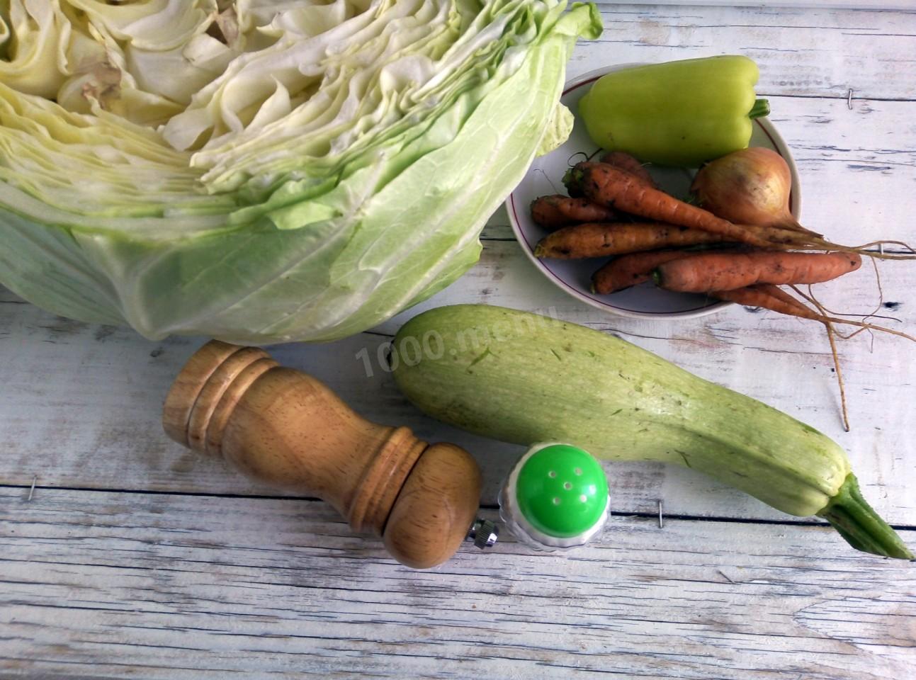 Шаг 1 приготовления Овощи тушеные на сковороде с картошкой и капустой